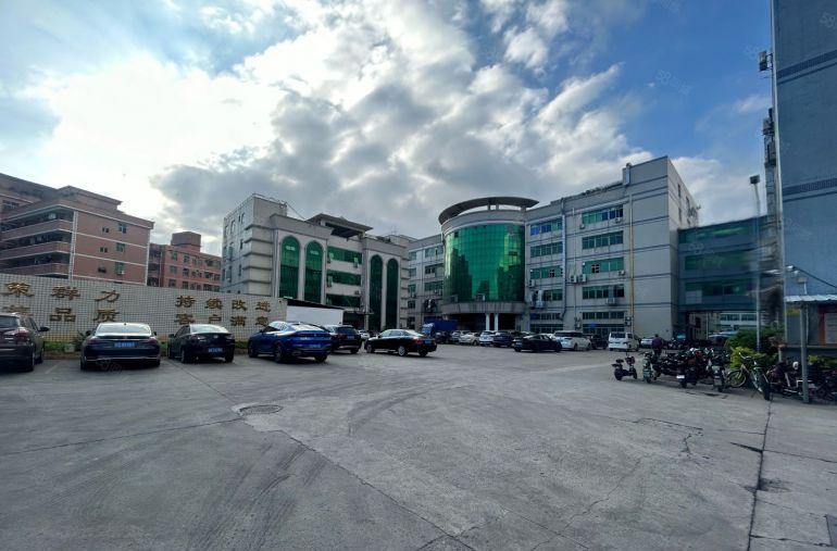 凤岗雁田一楼原房东模具注塑厂房低价出租空地大可装峰谷表