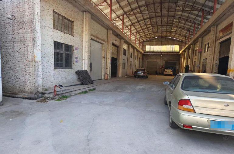 8米高 凤岗五联单一层钢构厂房出租1400平 空地大