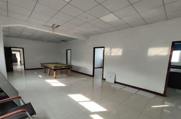 凤岗凤德岭村委厂房一楼和三楼800平电费1元1度没有基本电费