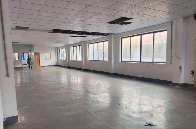 万江中心带装修实用厂房780平有办公室吊装口地坪漆2吨货梯