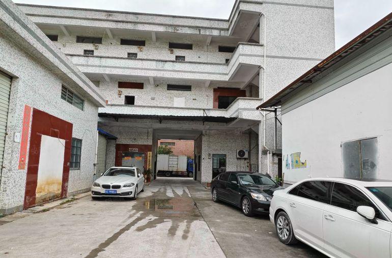 万江新村新出1400平米单一层厂房出租，有现成办公室