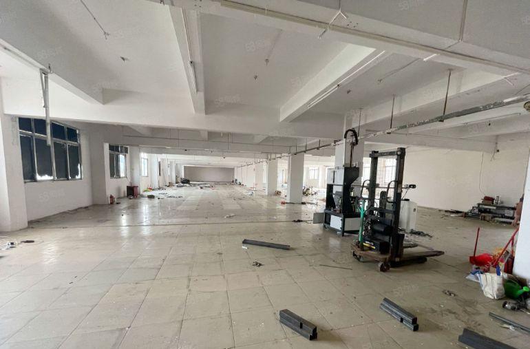 万江新村三楼1400平方标准厂房出租有现成办公室水电齐院子大