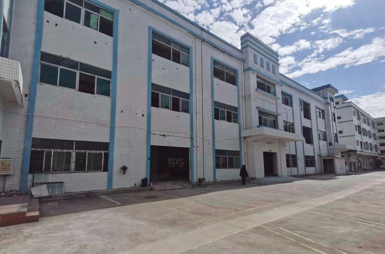 松木山原房东独院5000平 临近高速口 带喷淋 低价厂房出租