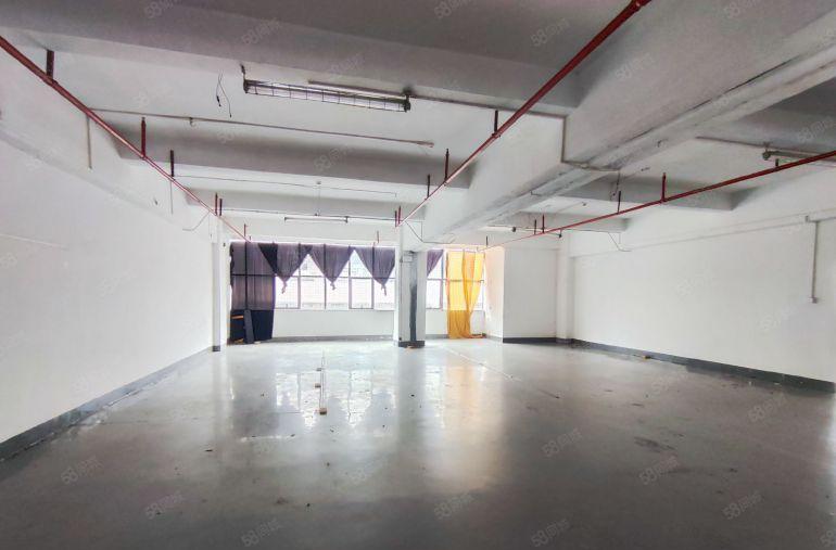 原房东标准厂房现成装修三楼1000平，有办公室吊机口地坪漆