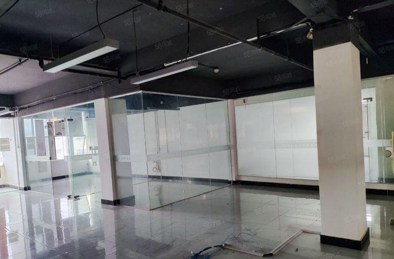 原房东标准厂房现成装修三楼1000平，有办公室吊机口地坪漆