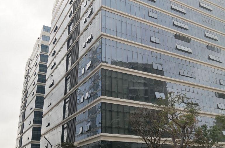 松山湖华为科技园旁高端红本原房东厂房90000方，可分层出租