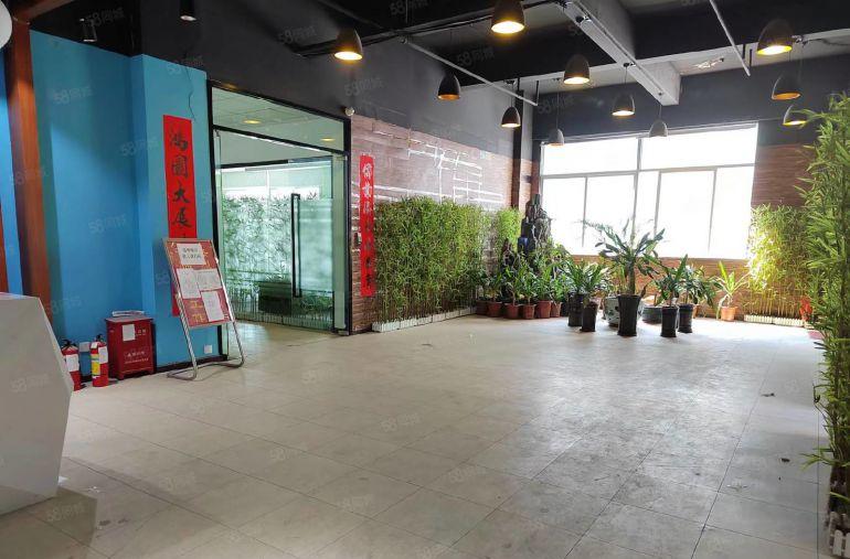 黄江镇中心楼上1500平实际面积出租，现成豪华装修，低价出租