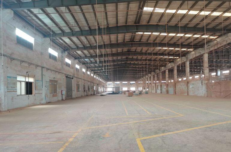 石碣镇厂房出租砖墙到顶九米高单层厂房出租。空地大形象好。