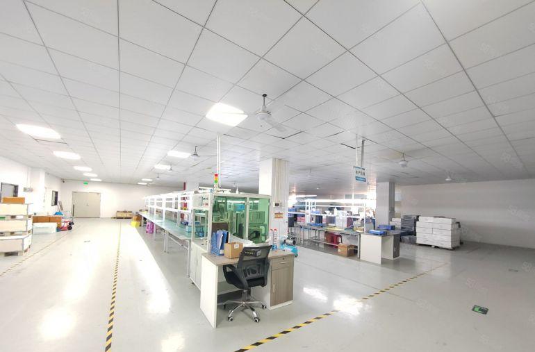 三中楼上整层1500平厂房出租，豪华装修，招工方便！