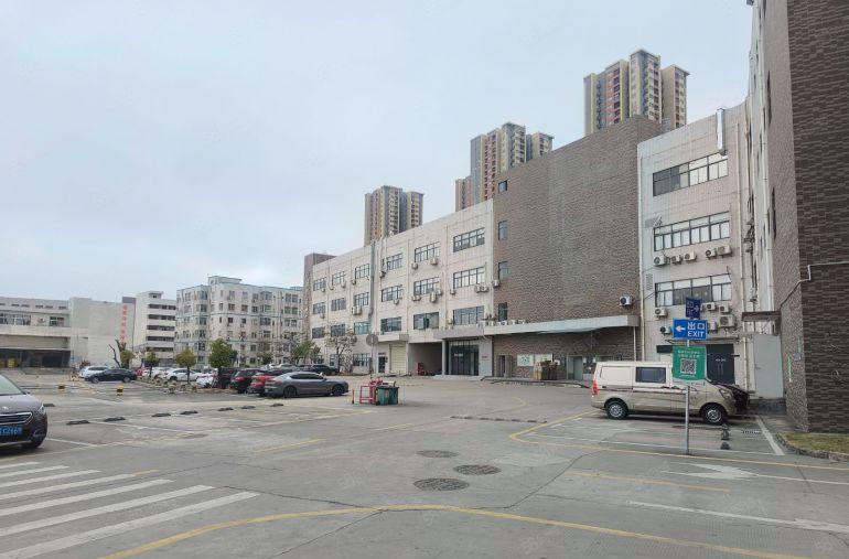 清溪原房东带精装修一二楼各2000平，200平起分租水电齐全