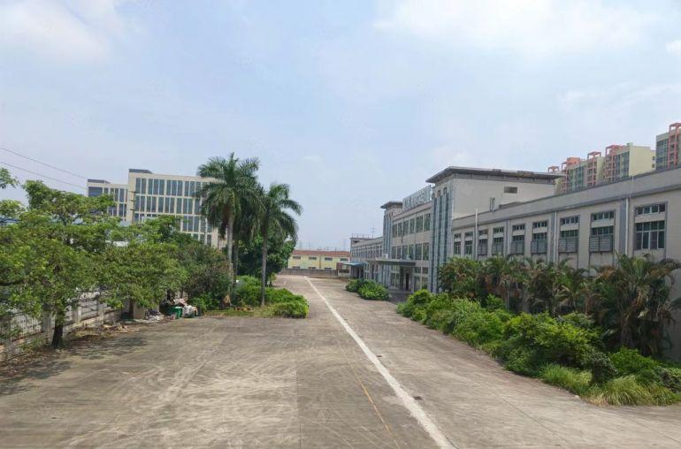 国有双证花园式厂房招租，两层加单一层总面积39000平米！