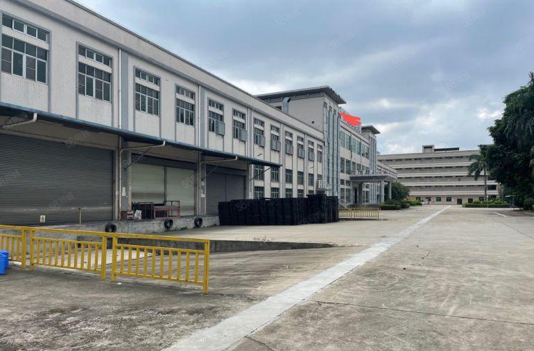 国有双证花园式厂房招租，两层加单一层总面积39000平米！