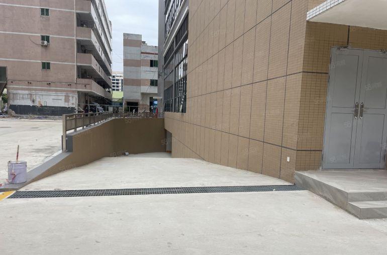 东坑镇黄屋村重工业厂房出租可做临时仓库一楼7.5米空地大