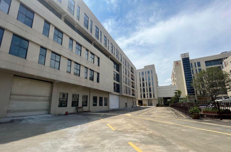 茶山镇厂房出租，一楼精装修带行车，空地超大，水电齐全价格便宜