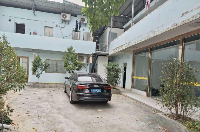 中堂 一楼 高12米带航车厂房出租，配置水电齐全，交通方便