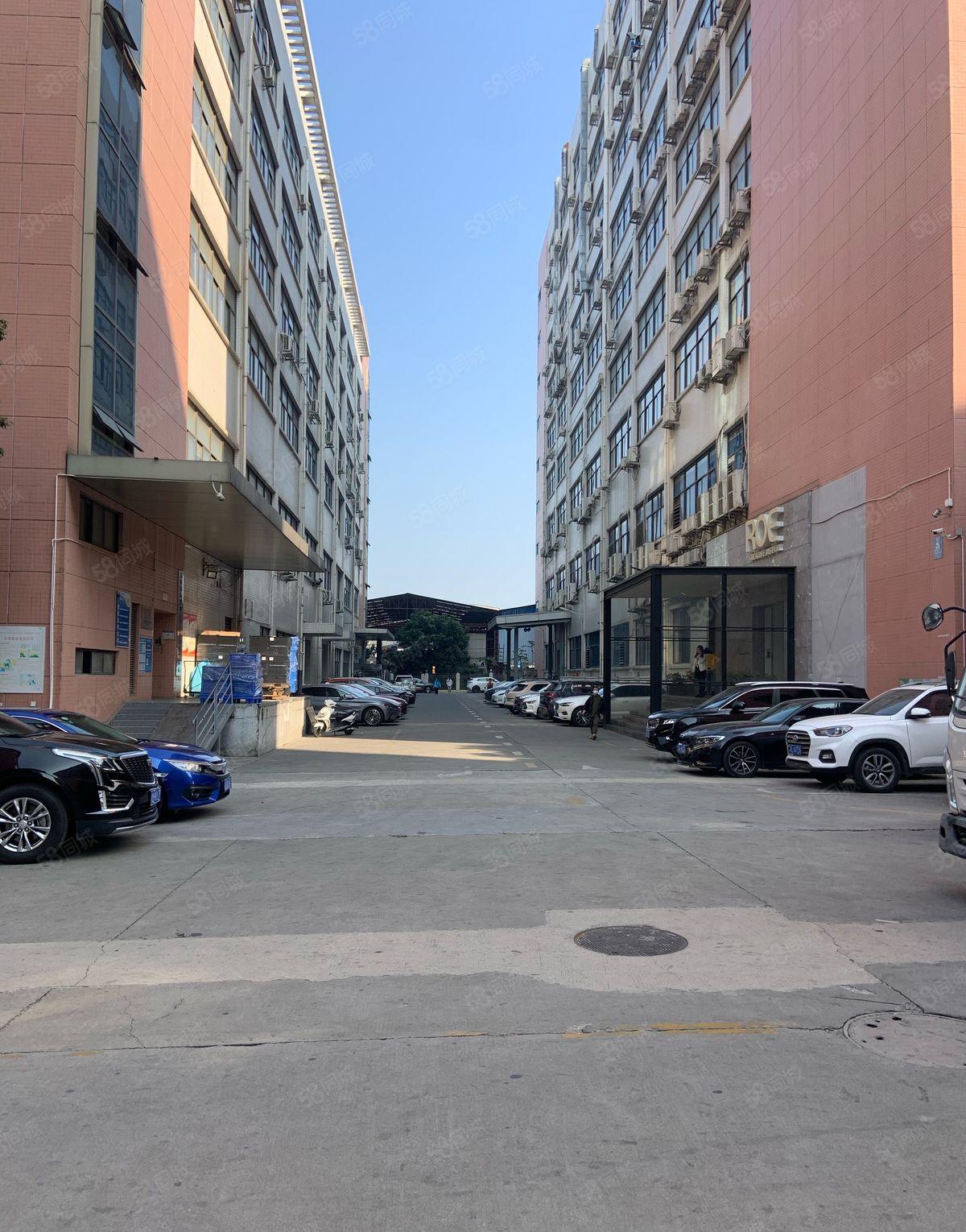 石岩物流园红本厂房带装修单层面积6800平方厂房招租