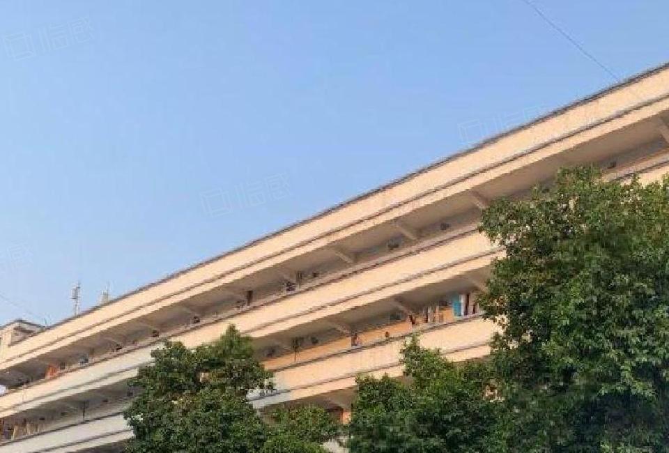 松岗地铁站新出8000平独门独院原房东带红本厂房出租可分出租