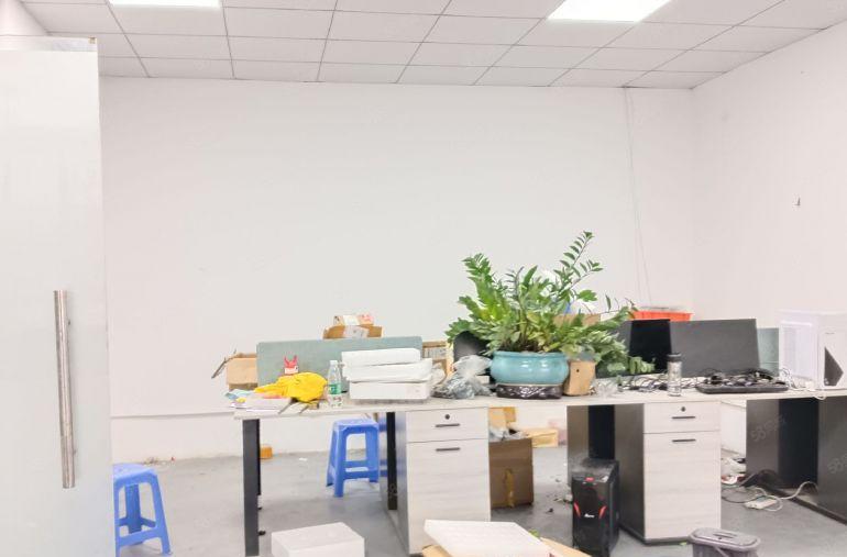 西乡黄田大门附近重工业厂房二楼精装修375平，有办公室仓库