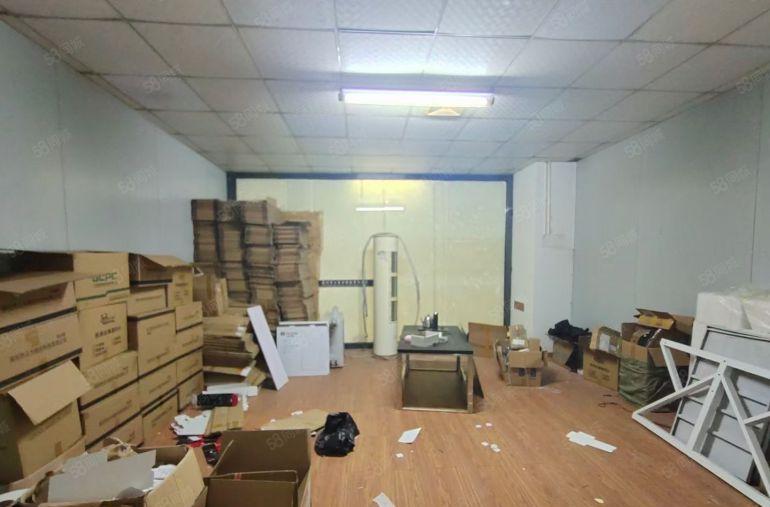 西乡固戍，大型工业园，电梯口位置，带装修610平厂房仓库出租