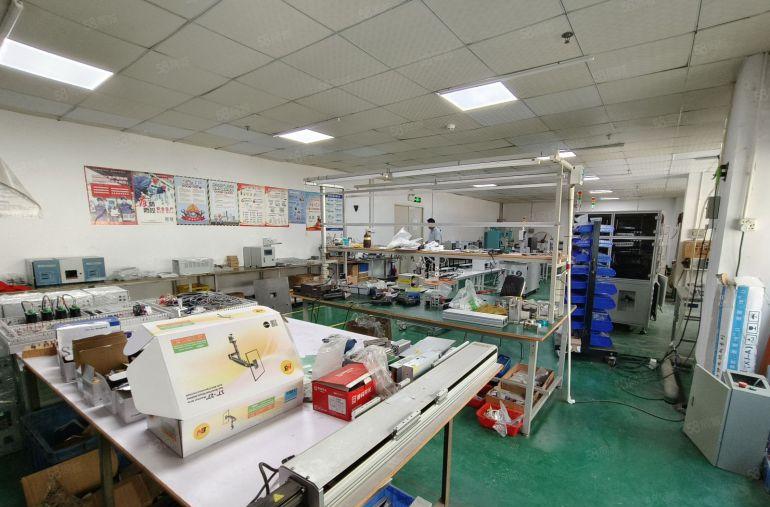 西乡，宝田地铁口大型工业园，楼上带装修300平厂房出租电到位