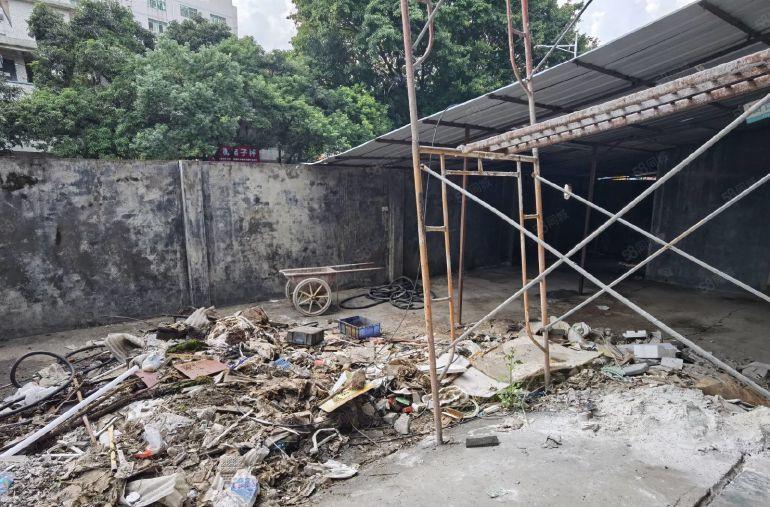 石岩两栋独院厂房招租 三层四千平 外观正在翻新中