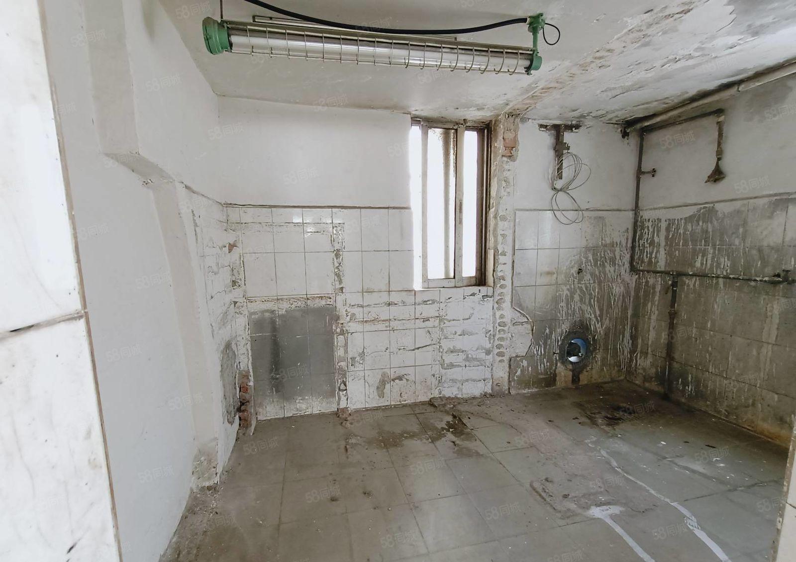 福永新田社区一楼168平厂房仓库出租交通便利易招工形象好