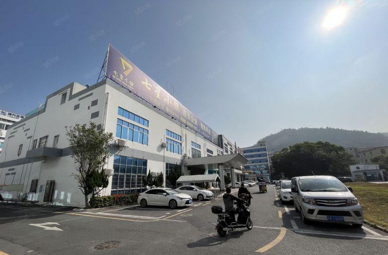 松岗高速路旁原房东红本800平方厂房仓库低价出租可办公