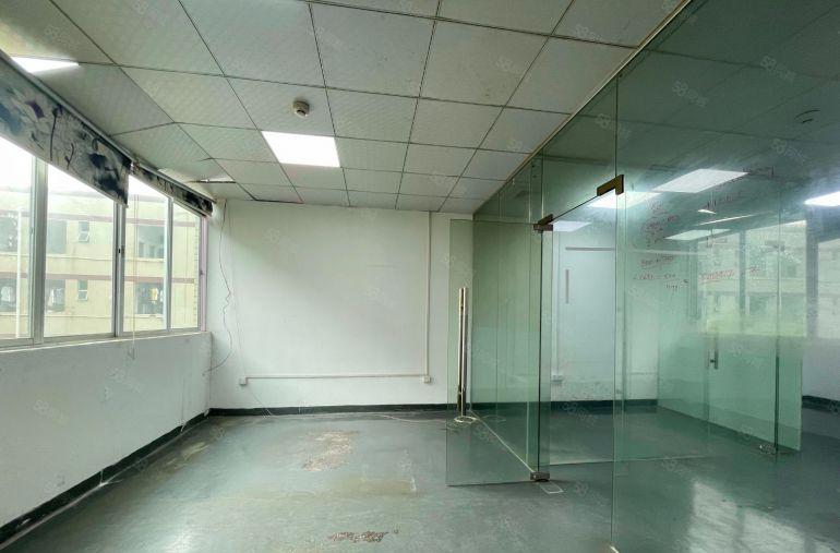 西乡固戍科技园，电梯口位置，带装修260平290平厂房出租