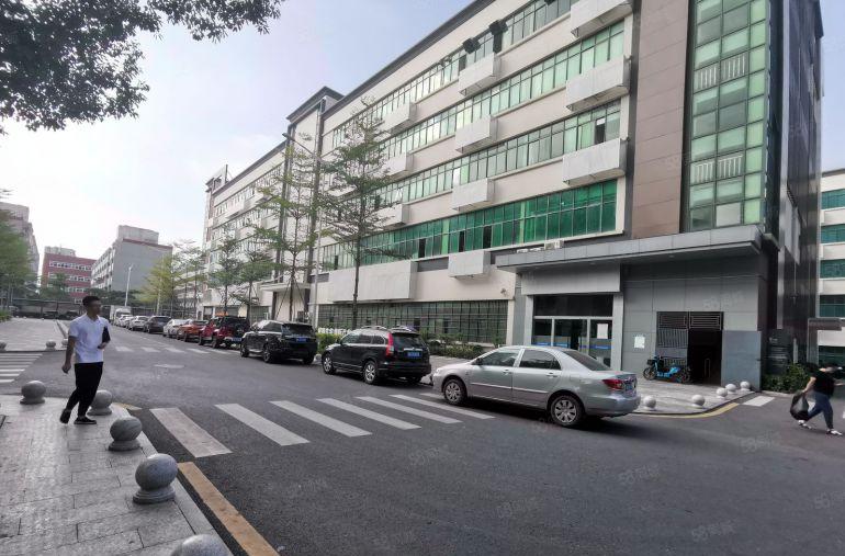 宝安双地铁口一楼4000平精装办公室出租园区形像好交通方便