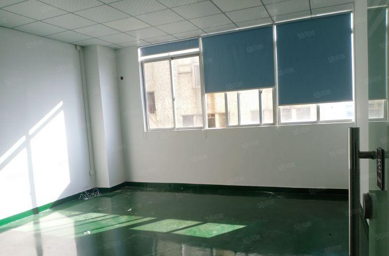 石岩新出楼上2楼1360平米带装修厂房出租，现成水电办公室