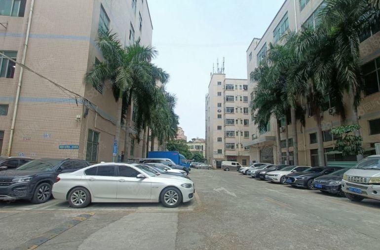 石岩同富裕工业区3楼整层1000平厂房出租，零公摊500起租