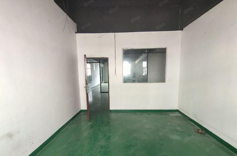 西乡，固戍正规工业园，楼上带装修整层1100平厂房仓库出租！