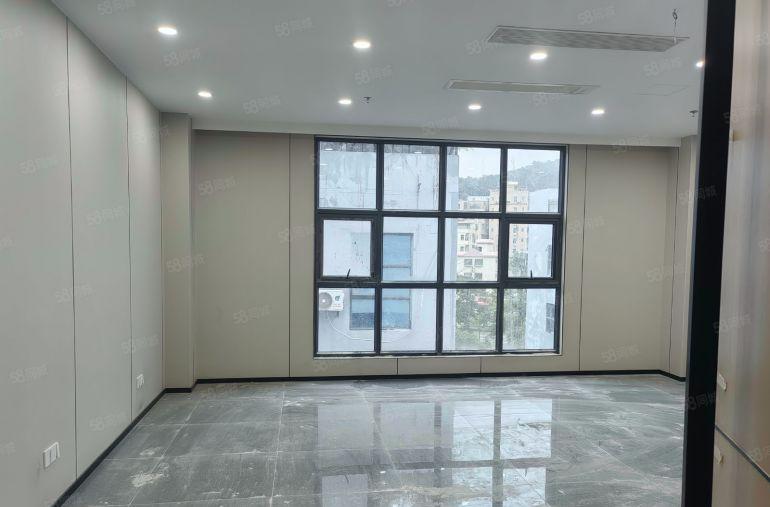 西乡固戍地铁口，整层楼上办公室60起方精装修，拎包使用！