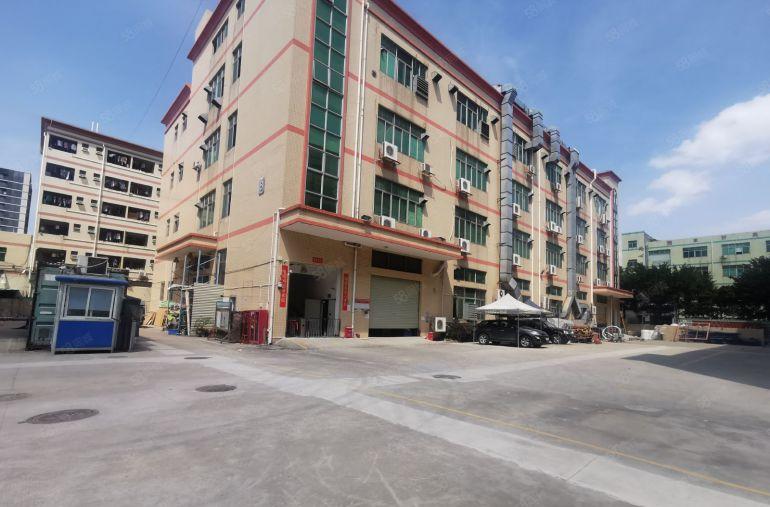 石岩原房东无公摊5000平独门独院厂房合同8年空地超大可以分