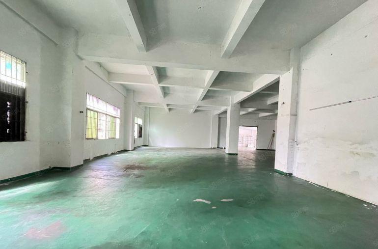 西乡鹤洲工业区，一楼带装修500平厂房出租，租金40元