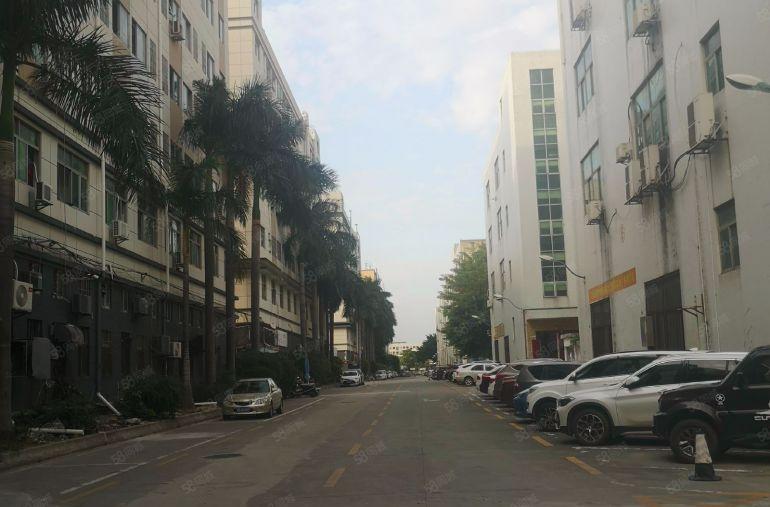 福永和平新出楼上整层1200平米带装修厂房出租