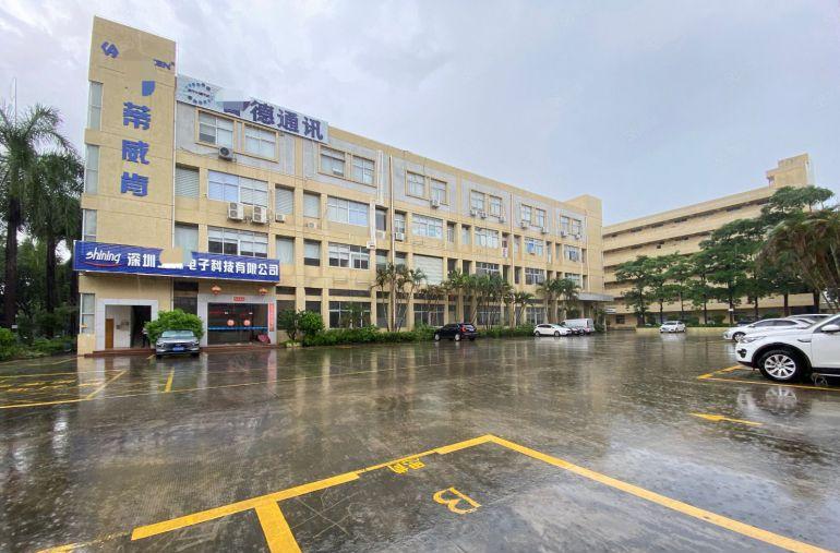 松岗大田洋松岗中学对面一手房东厂房出租一二楼各3100平方米