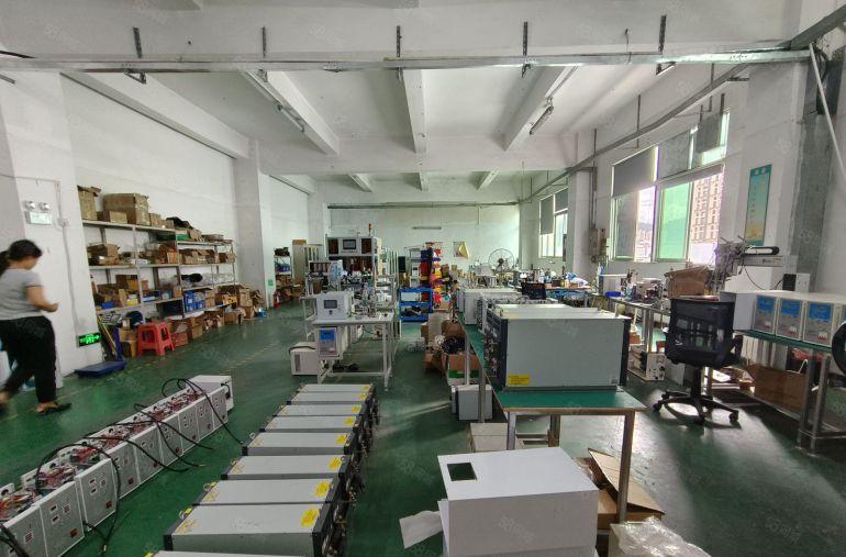 西乡固戍，航城大道边，楼上带装修420平厂房出租，现成吊机口