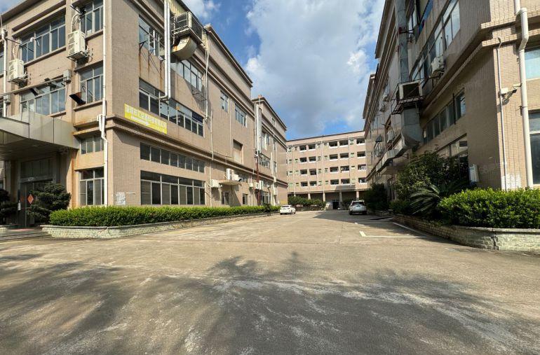 沙井后亭地铁口原房东独门独院2400平无尘车间厂房出租