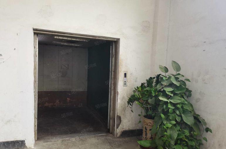 沙井黄埔楼上240平带装修一间办公室水电到位