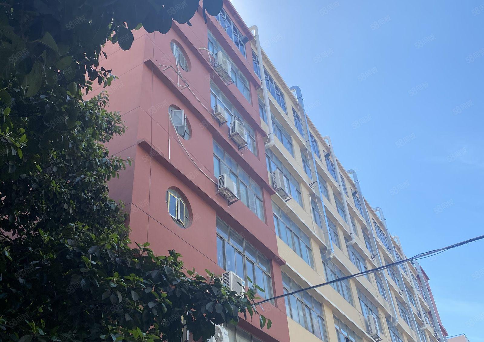 宝安5号线洪浪北地铁口整层1700平厂房，仓库物业直租