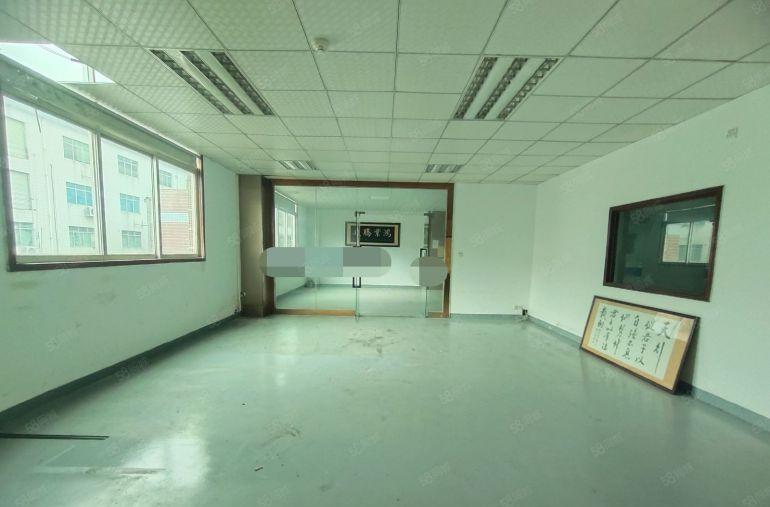 西乡，固戍地铁口附近，大型工业园，电梯口户型300平办公厂房