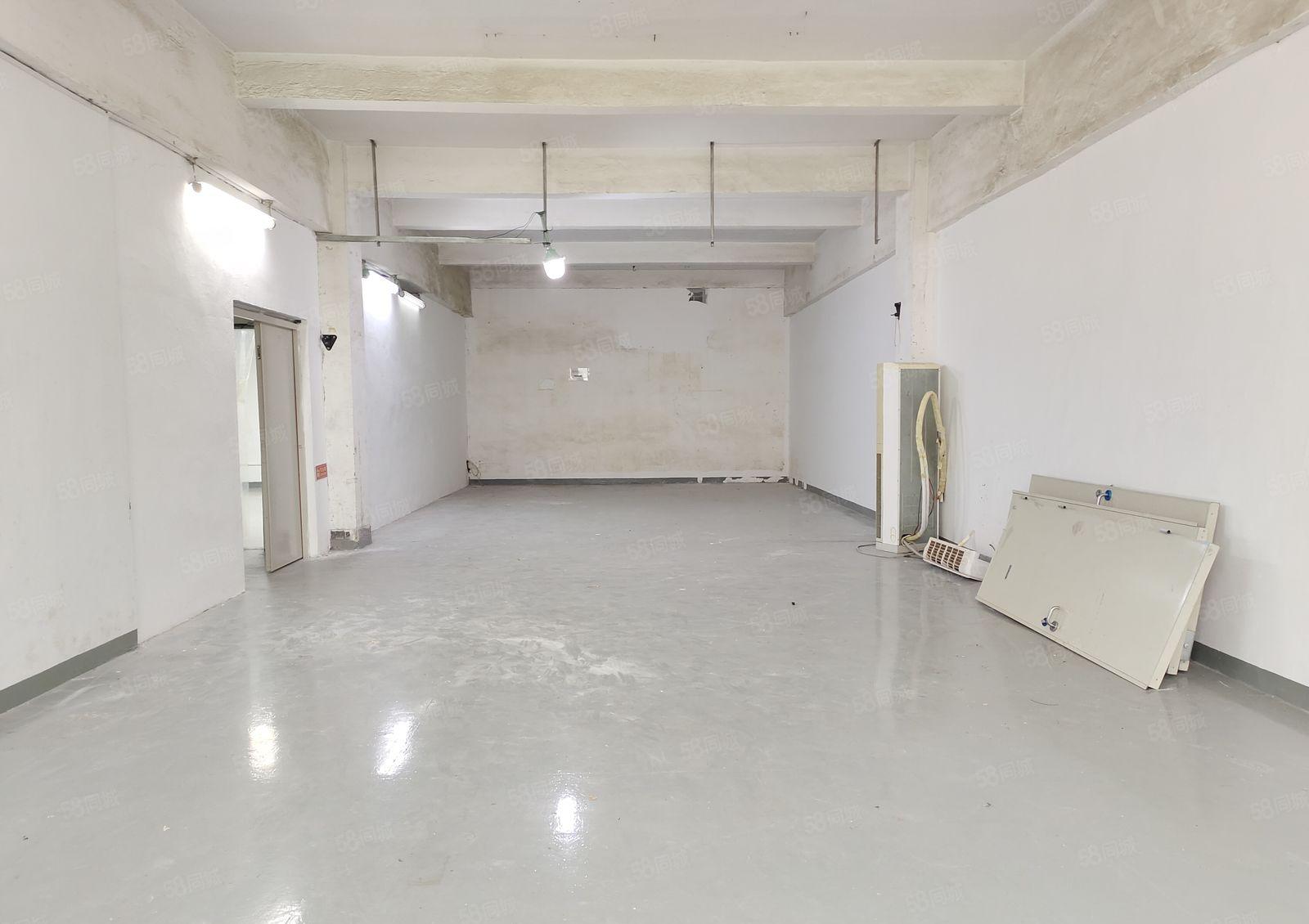 西乡洲石路，九围，电梯口400平精装厂房仓库出租，租金25元