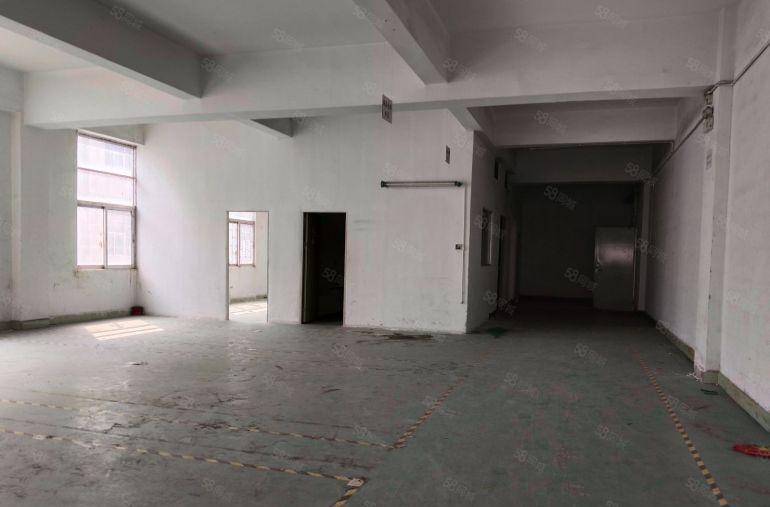 钟屋工业园附近独门独院楼上整层1500平，有办公室，可分租！