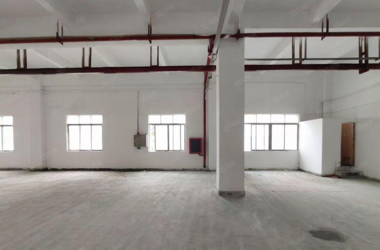 西乡，固戍一路边，大型工业园，一楼带阁楼650平装修厂房出租