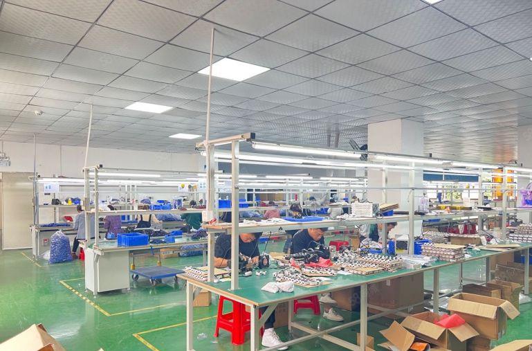 500平 精装修 带吊顶 西乡原房东带办公室厂房出租