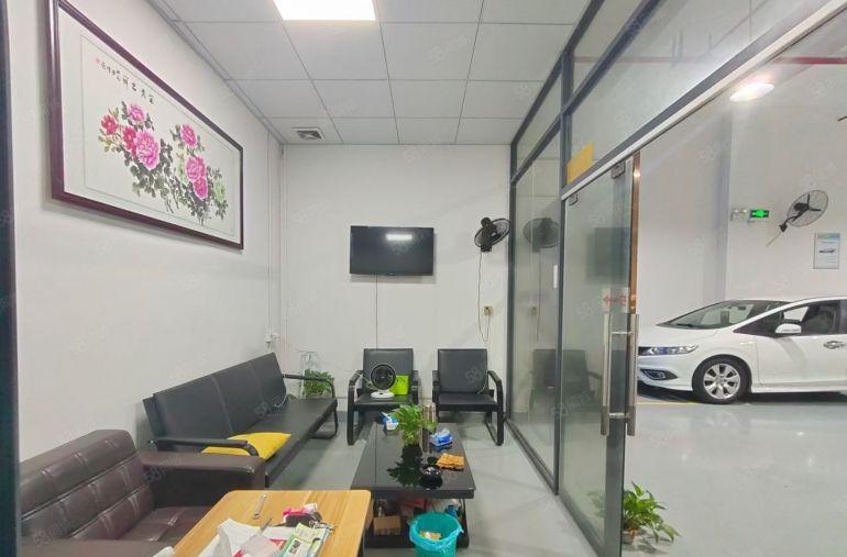 西乡固戍工业区，一楼带装修650平带阁楼厂房出租，租金40