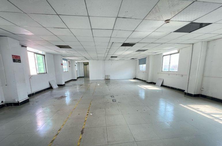 西乡固戍大型工业园，带装修280平整层厂房出租，租金便宜