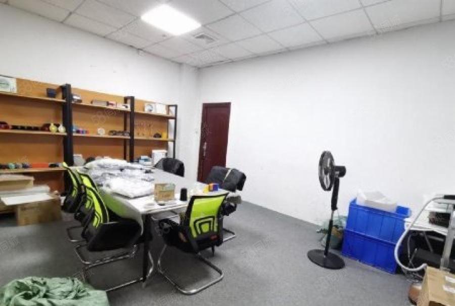 福永会展附近原房东楼上700平精装修厂房仓库出租，可办环评