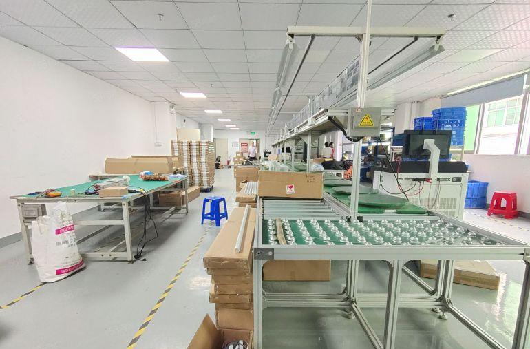 直租西乡黄田工业园，整层650平精装修厂房仓库出租，水电齐全